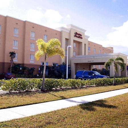 Hampton Inn & Suites - Fort Pierce Exterior photo