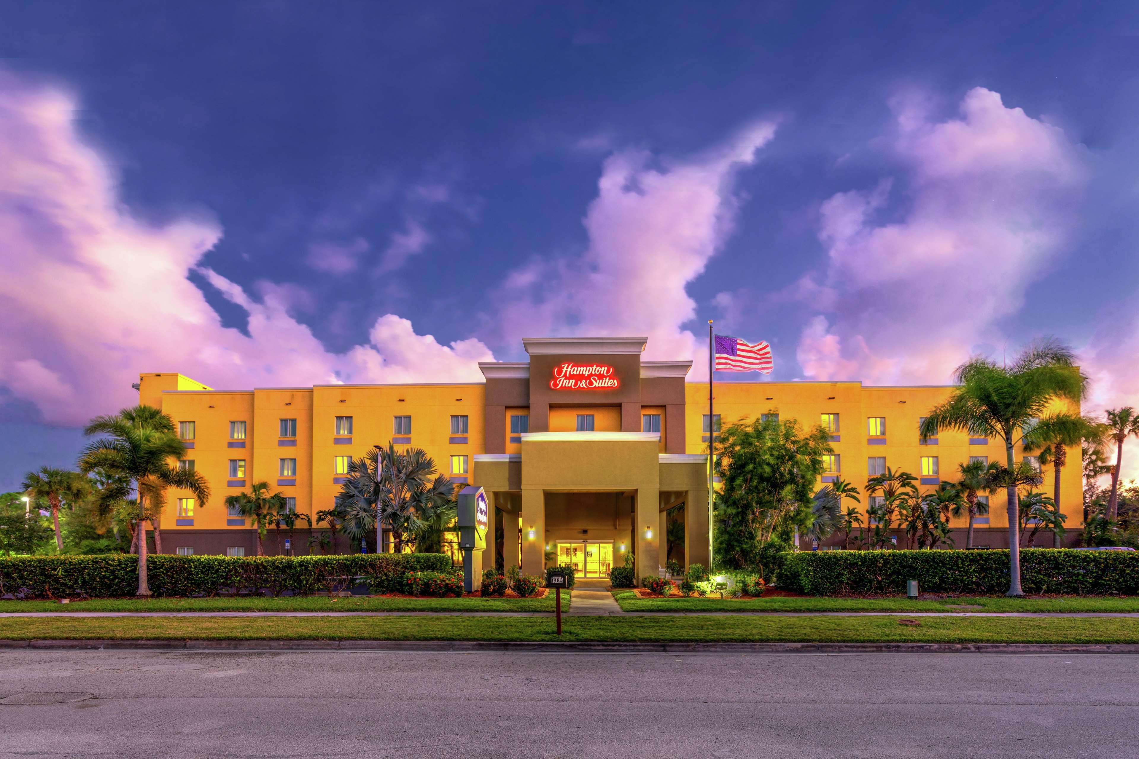 Hampton Inn & Suites - Fort Pierce Exterior photo